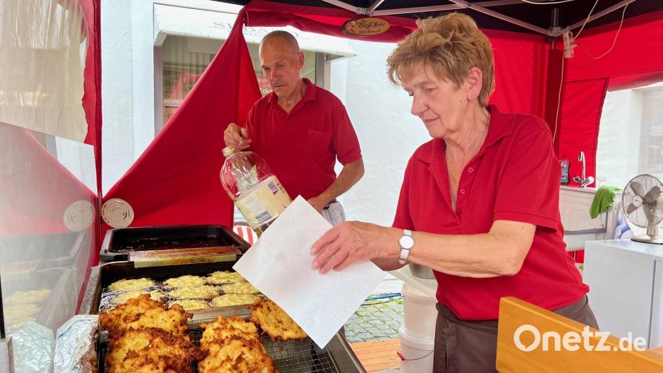 Goldbraun bruzzelt der Dotsch in der Pfanne. Bild: Gabi Schönberger