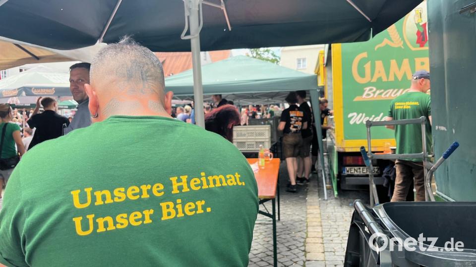 Am Oberen Markt gibt&#039;s heimische Gambrinus-Bier. Bild: Gabi Schönberger