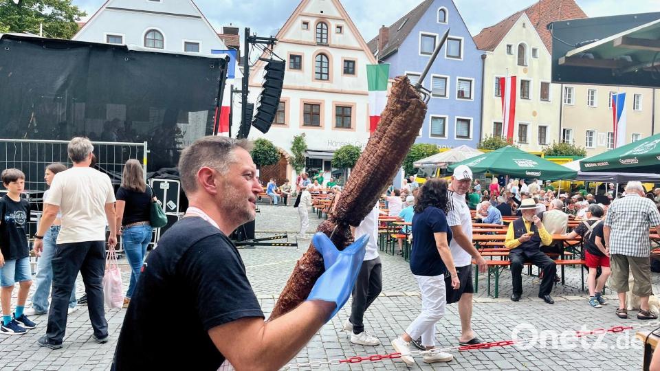 Braten am Spieß. Bild: Gabi Schönberger