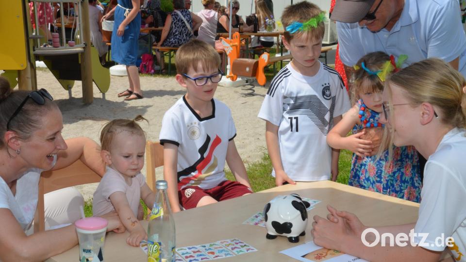 Anschließend durften sich die Kinder an den verschiedenen Stationen beschäftigen. Bild: dob
