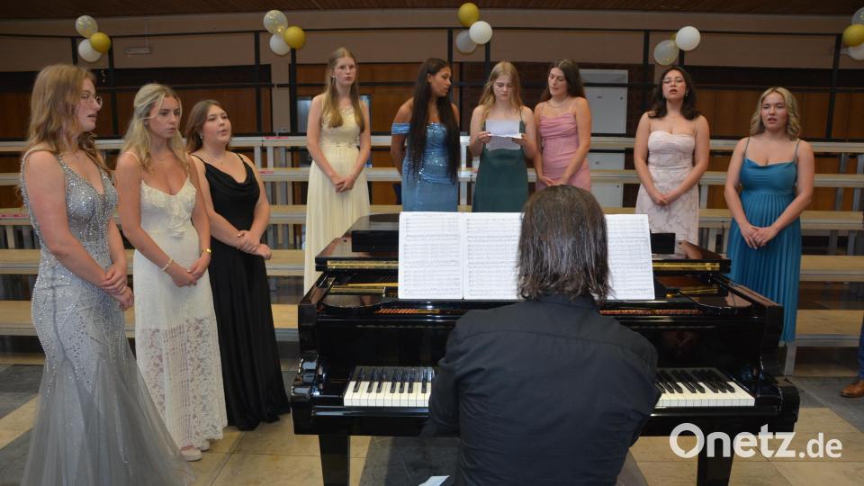 Beeindruckend das Vokalensemble des Otto-Hahn-Gymnasiums. Bild: jr