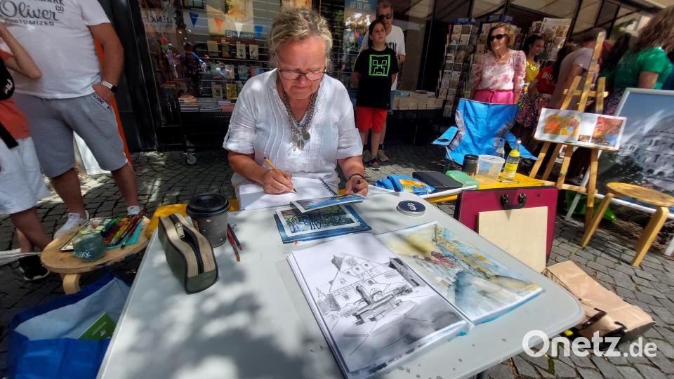 Melita Todorovic bringt mit ihrer Kunst den Flair des Pariser Künstlerviertels nach Weiden. Bild: Kunz