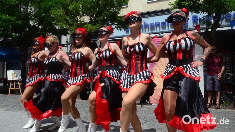 Die &quot;Senoritas&quot; aus Kohlberg beim CanCan. Bild: Kunz