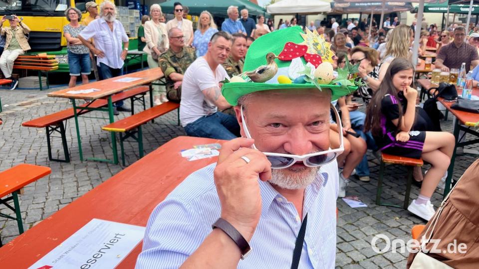 Stadtrat Ali Zant – schick mit Hut. Bild: Gabi Schönberger