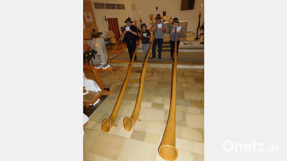 Das „Gloria“ aus der Alpenmesse von Herbert Bitschnau ließen die Speichersdorfer Fichtenhornbläser erklingen. Bild: whü