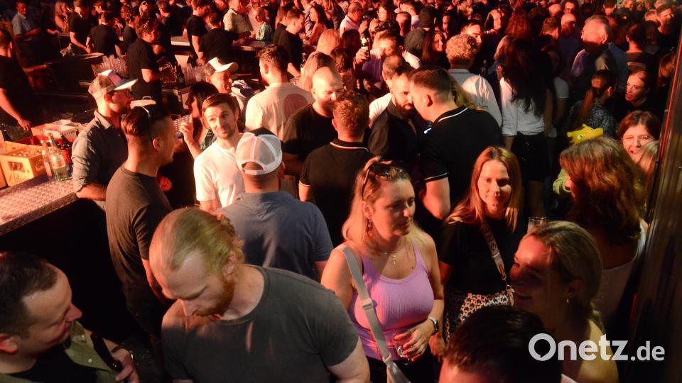 Dichtes Gedränge beim Weinfest in der Spitalgasse. Bild: Kunz