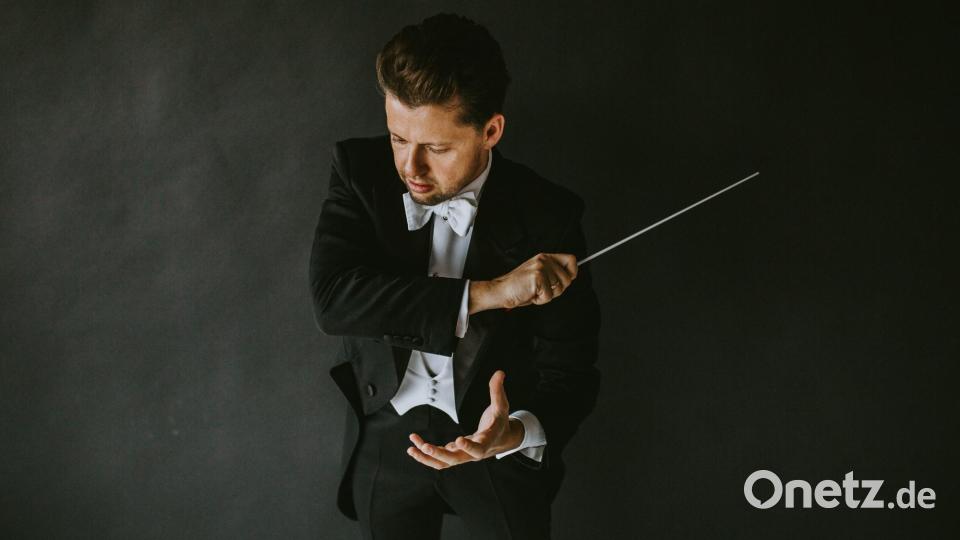 Der Dirigent Julian Rachlin führt das Jerusalem Symphony Orchestra an. Bild: ODEON Concerte/exb