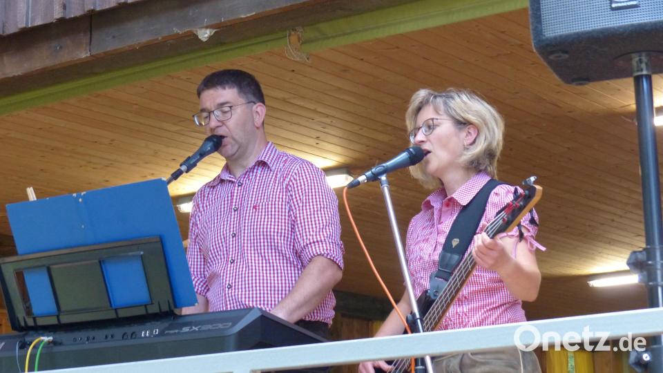 Das Schellenberg-Duo sorgt für Stimmung. Bild: hme