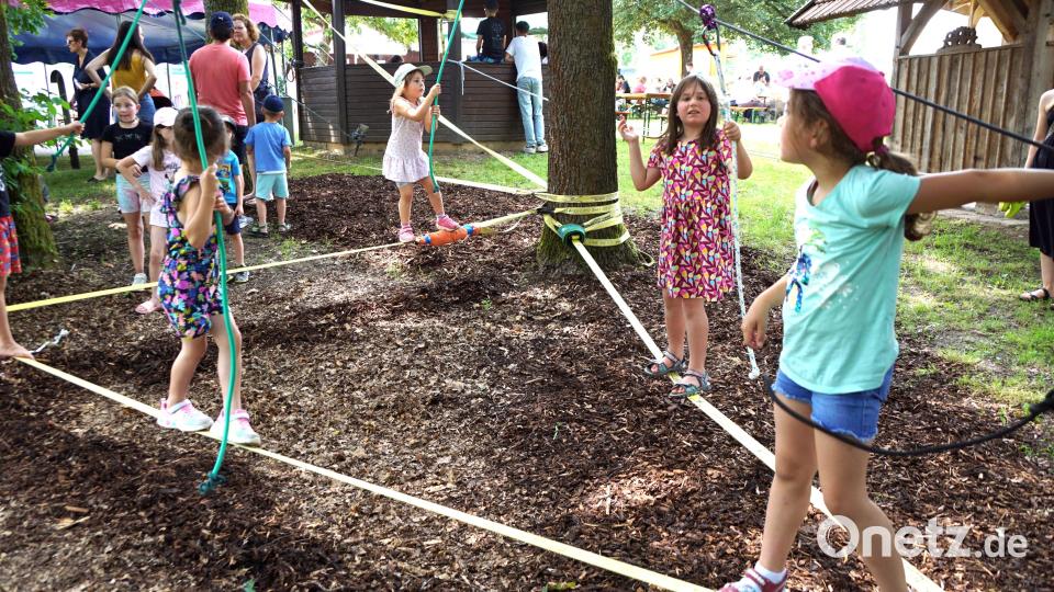 Auf Slacklines, oder deutsch Schlaffseile, forderten den Gleichgewichtssinn heraus. Bild: bkr