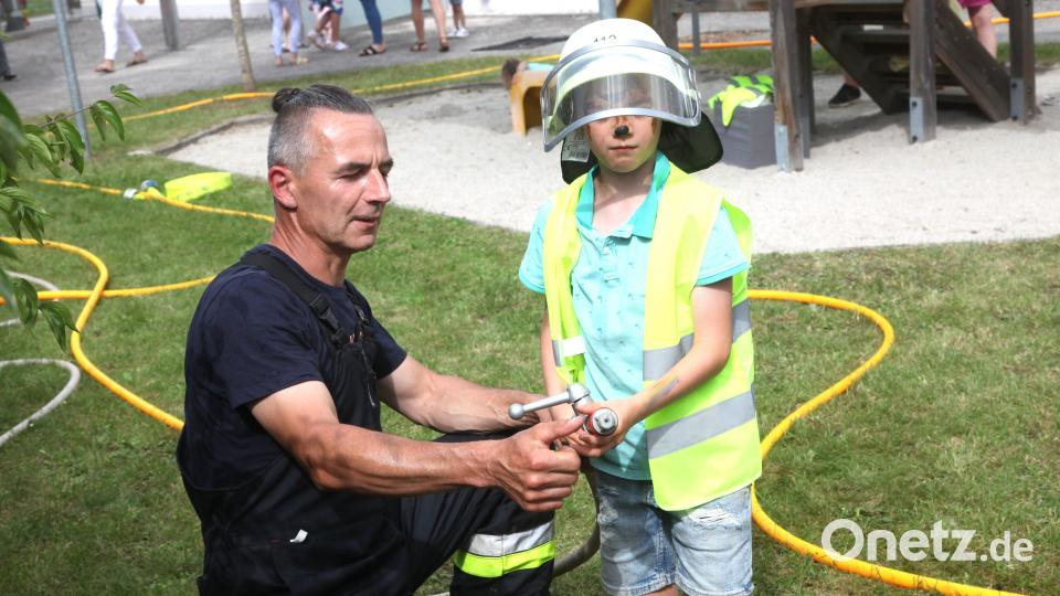 Der Feuerwehrnachwuchs beim ersten Einsatz. Bild: Hirsch