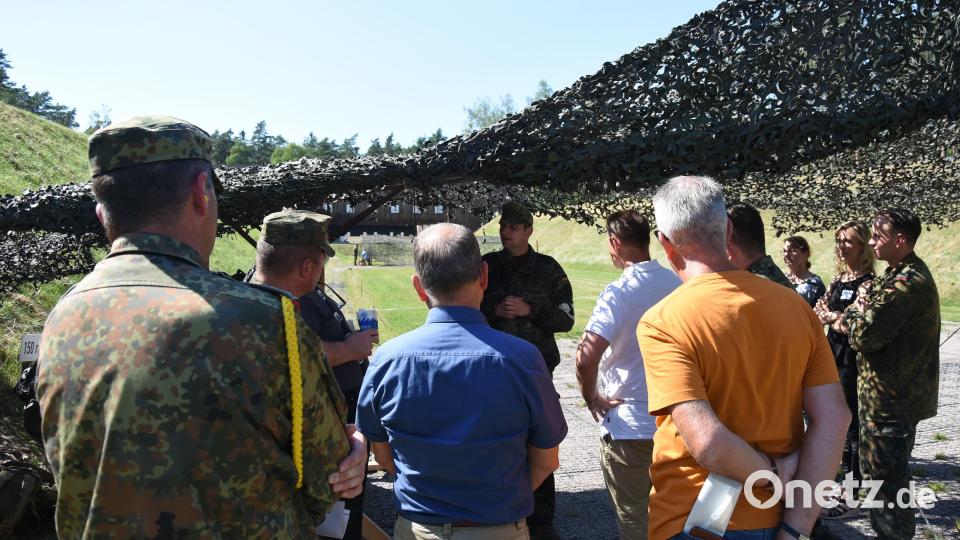 Hier findet die Einweisung in die Schießübung mit dem Gewehr G36 statt. Bild: Mario Hönig/exb