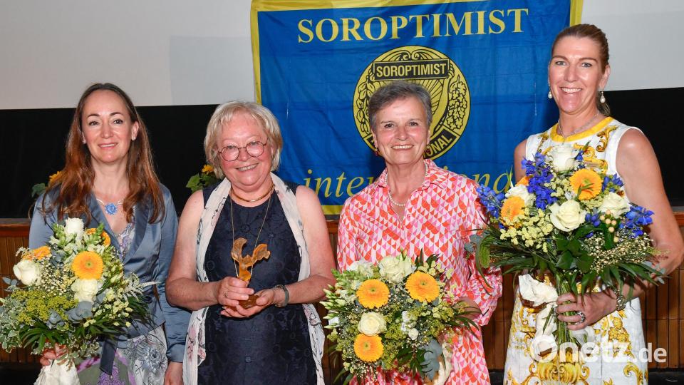 Starke Frauen im Ring-Theater Amberg (von links): Manuela Nitsche, Marianne Gutwein, Monika Meier-Pojda und Heidi Heckmann. Bild: Petra Hartl
