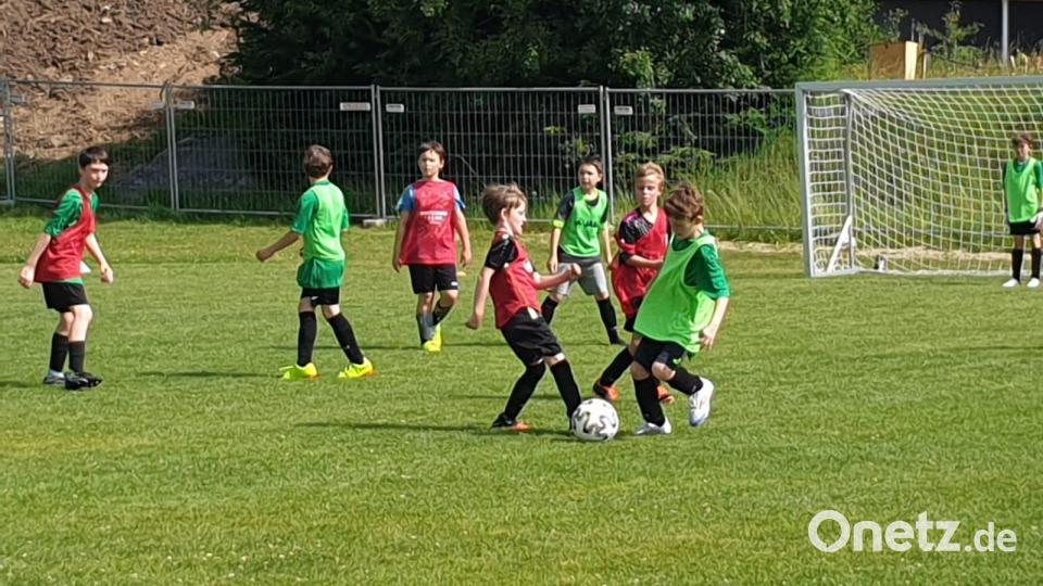 Ein Fussballspiel durfte nicht fehlen Bild: Herbert Riedel, SV