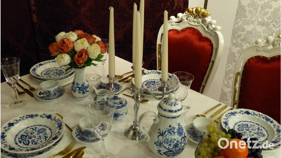Festlich eingedeckt hat das Stadtmuseum Sulzbach-Rosenberg schon mal: Denn auch Feste und Prunk spielen bei der Sonderausstellung &quot;Prinzessinnen – Märchen und Wirklichkeit&quot; eine gewichtige Rolle. Bild: Stadtmuseum/Edith Zimmermann/exb