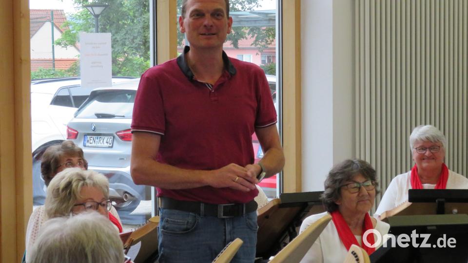 Bürgermeister Ernst Schicketanz freut sich über den gelungenen Auftakt der Serenaden. Bild: adj