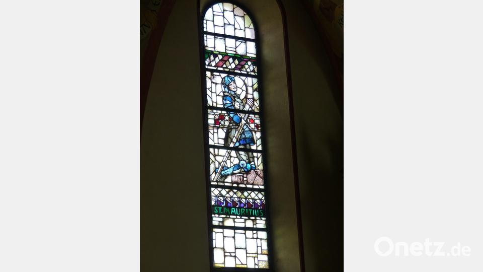 Das Kirchenfenster trägt den Namen „Mauritius“. Bild: sl