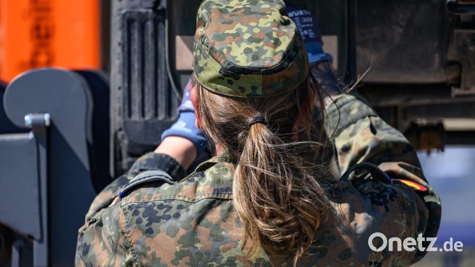Frauen sind bei der Bundeswehr in der Minderheit. Bild: Robert Michael/dpa