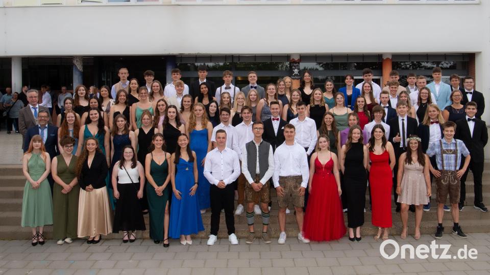 Alle Abiturienten des letzten G8-Jahrgangs am Gymnasium Eschenbach., Bild: Fotostudio Pastyrik, Pegnitz/exb