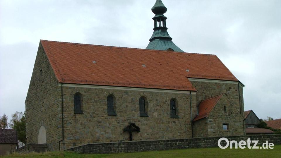 Die Kirche St. Jakobus von der Südseite des Dorfes aus betrachtet. Bild: sl