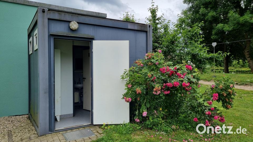Die Polizei sucht nach dem oder die Verursacher der Verwüstungen in öffentlichen Toilettenanlagen der Stadt Kemnath. Zuletzt hatten sie das &quot;stille Örtchen&quot; an der Seeleite im Visier (Bild). Bild: kaz