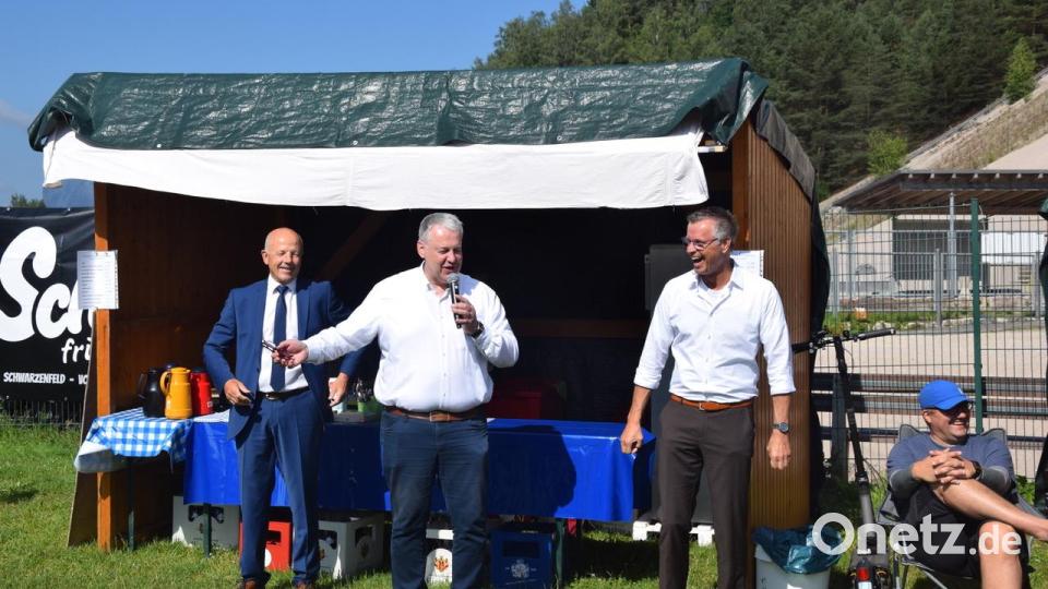 Gute Laune auch bei den Ehrengästen bei der Eröffnung, (von links): CSV-Geschäftsführer Günter Simmerl, Schirmherr Landrat Richard Reisinger und Hirschaus Bürgermeister Hermann Falk. Bild: fv