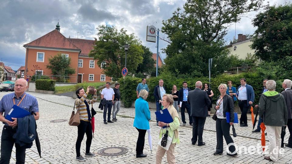 Die Bewertungskommission beim Rundgang in Bad Neualbenreuth. Bild: Gästeinformation Bad Neualbenreuth/exb