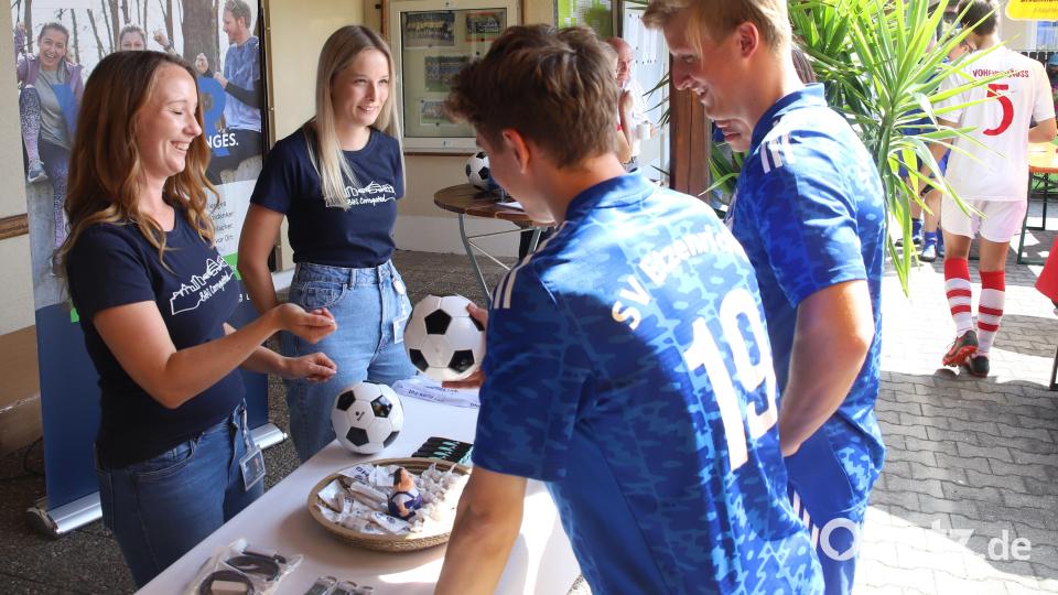Beratung für Ausbildungsthemen hat Platz zwischen den Fußballspielen beim Messecup Archivbild: war