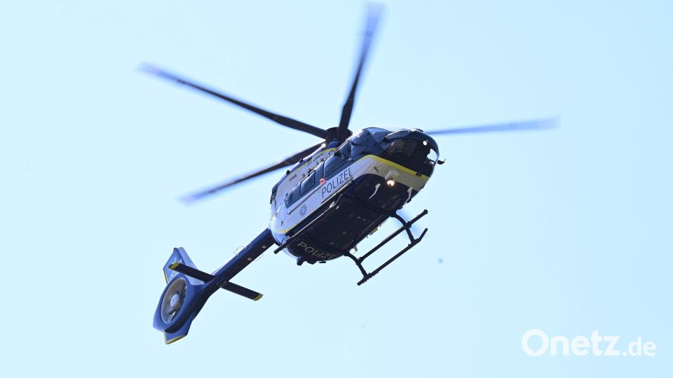 Die Polizei suchte mit einem Hubschrauber in Weiden nach einer vermissten Frau. Symbolbild: Felix Hörhager