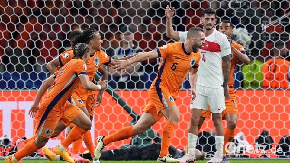 Doch der Niederländer Stefan de Vrij (M) traf zum 1:1-Ausgleich. Bild: Marcus Brandt/dpa