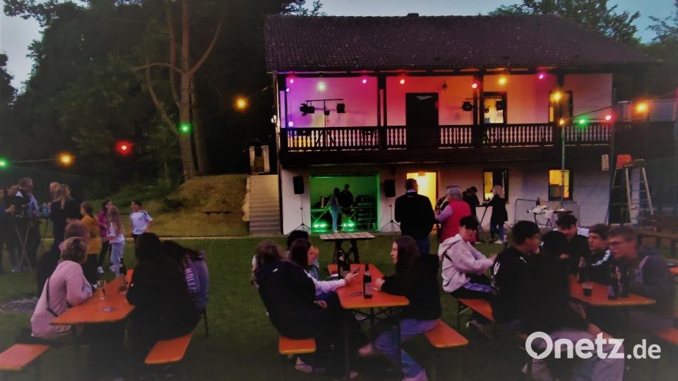 Eine tolle Atmosphäre verbreiteten die bunten und nach dem musikalischen Takt blinkenden Lichter. Bild: gz