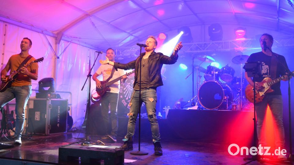 Die sechs Musiker von &quot;Exist“ begeisterten ihre Fans bei „Rock in Staaz“ in Großensterz. Bild: jr