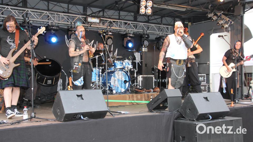 Die Band "Rammeschnucksn" spielte auf dem Basilikaplatz. Bild: kro