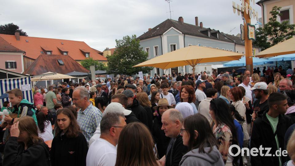 Mächtig was los war beim 42. Waldsassener Bürgerfest. Phasenweise gab es kaum ein Durchkommen. Bild: kro