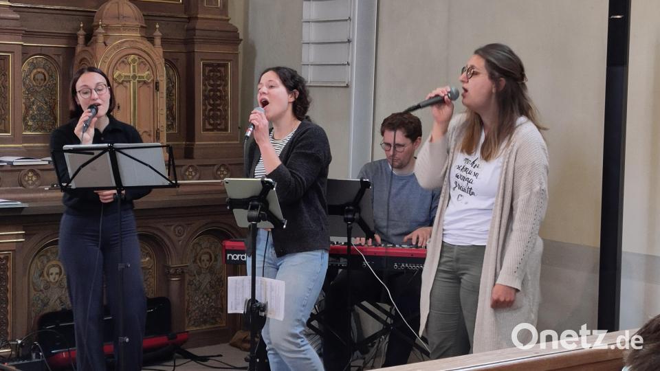 "Casamento" begleitet den Taufgottesdienst. Bild: Christina Ponader/exb