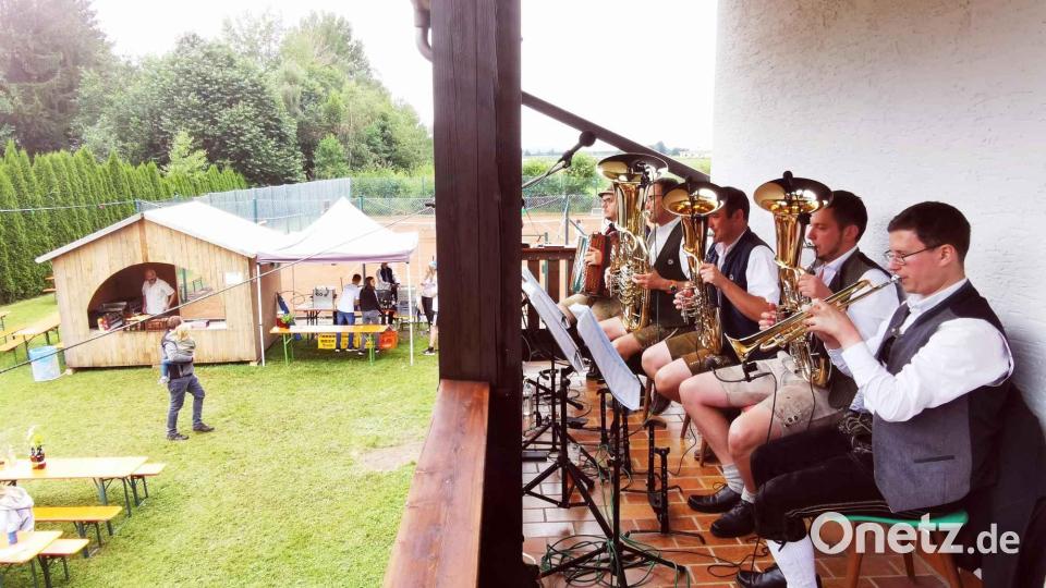 Beste musikalische Unterhaltung bietet die Musikgruppe &quot;Bockl-Blech&quot;. Bild: gz