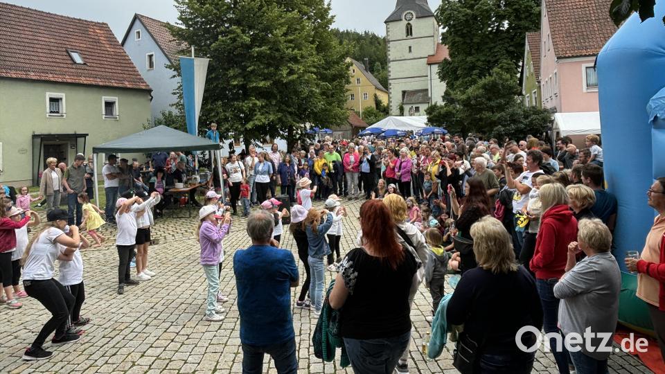 Der Auftritt der Steppmäuse vom TSV Königstein lief vor großem Publikum ab. Bild: lei