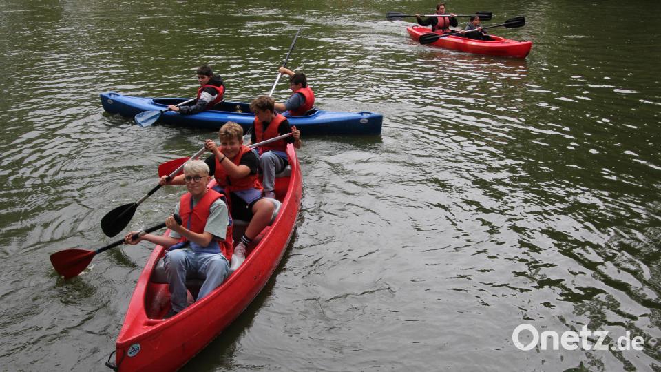 Kanufahrten konnten auf dem Teich in der Parkanlage Schwanenwiese unternommen werden. Bild: kro