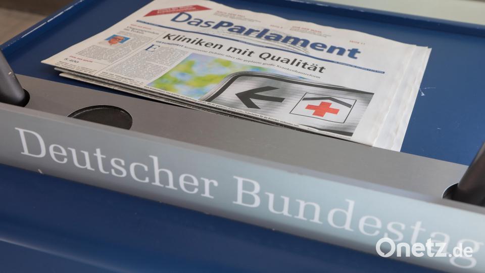 Im Bundestagsmobil konnte man sich umfassen politisch informieren. Bild: Wolfgang Steinbacher