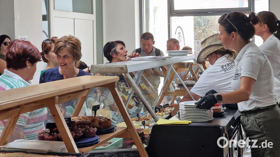 Das Kuchenbüfett lässt keine Wünsche offen. Bild: R. Kreuzer