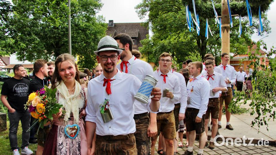 Eva Tuchbreiter und Simon Dorn beenden das Austanzen als Oberkirwapaar 2024 in Kirchenreinbach. Bild: ds