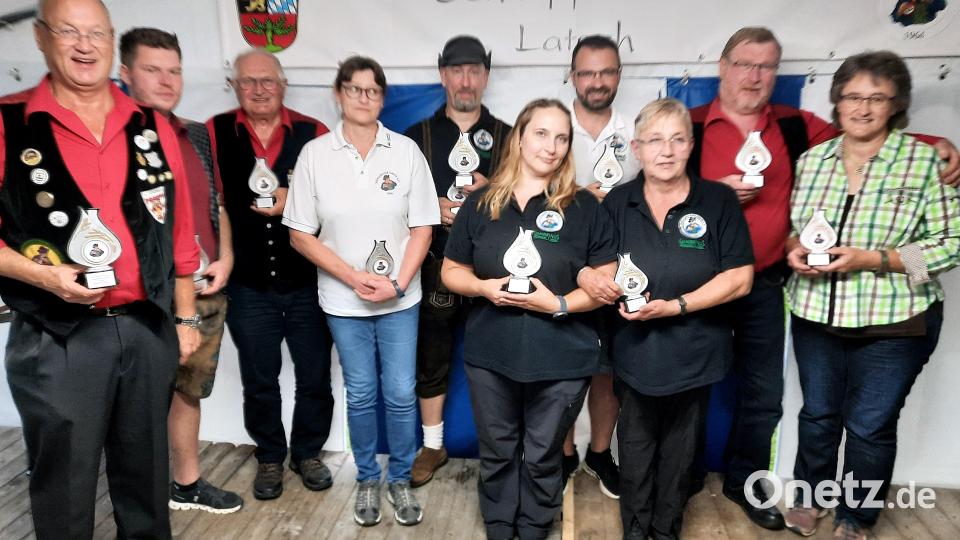 Die Gewinner der 37. Oberpfalz-Franken-Schnupfmeisterschaft, die in Latsch ausgetragen wurde. Bild: R. Kreuzer