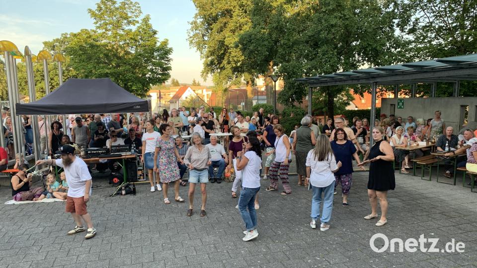 Bayerischen Reggae präsentiert die Regensburger Band &quot;Unlimited Culture&quot; bei der Serenade auf der Piazza. Bild: adj