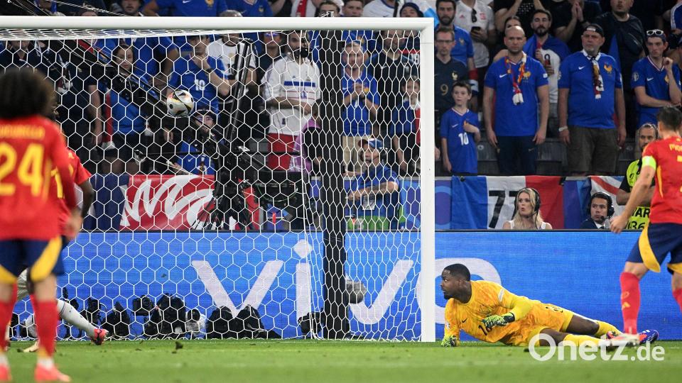 Mike Mangan kann dem Ball beim Tor zum 2:1 nur hinterherschauen. Bild: Jens Niering