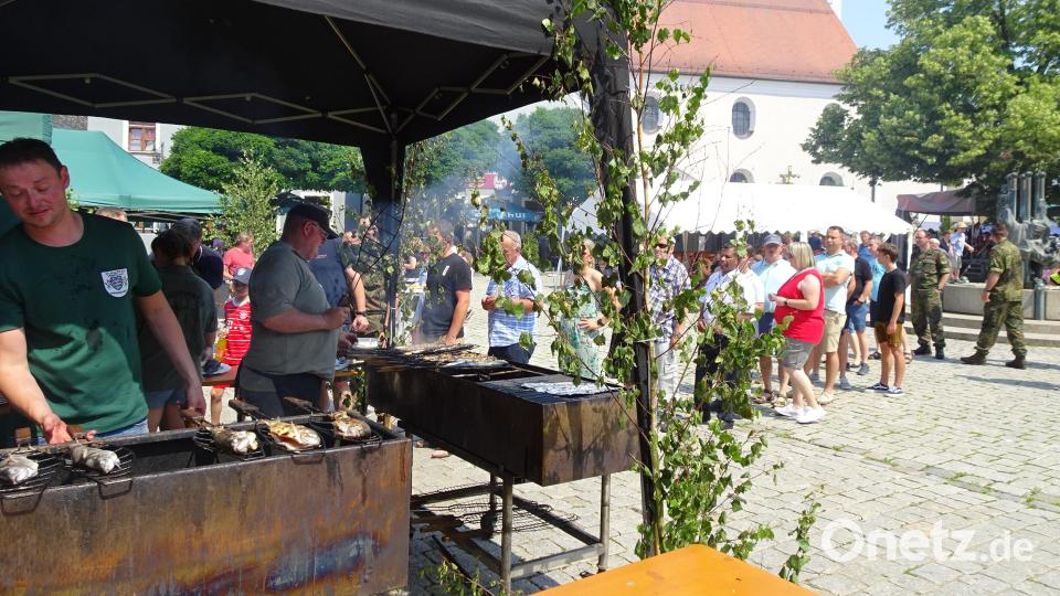 Der Anglerverein wartet am Sonntag mit Fischgerichten auf. Bild: hm