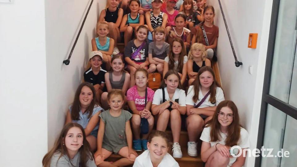 Im Rahmen der Veranstaltungsreihe Landkultur Waldthurn studieren die &quot;Tanzkids&quot; ein Programm ein, das sie zum Bürgerfest in Waldthurn zeigen werden. Bild: Annika Pankotsch/exb