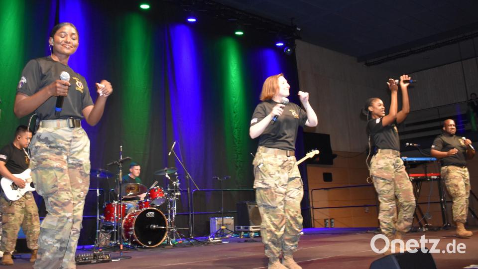 Die United States Army Europe and Afrika Band &amp; Chorus (USAREUR) liefert ein tolles Eröffnungskonzert zum Beginn des Nordgautags in Grafenwöhr ab. Bild: rgr