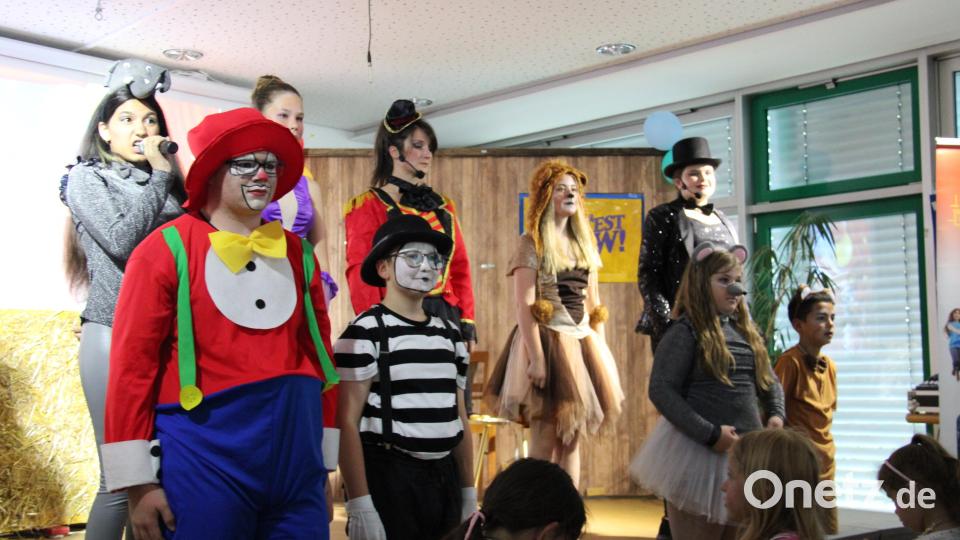 Am Ende des Stücks wird es kritisch und anklagend: &quot;Tiere gehören nicht in den Zirkus&quot;. Bild: prh