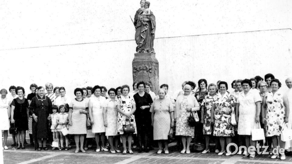 Der Frauenbund Oberbibrach/Münchsreuth im Gründungsjahr 1974 bei einem ersten Ausflug nach Kirchenthumbach. Bild: do