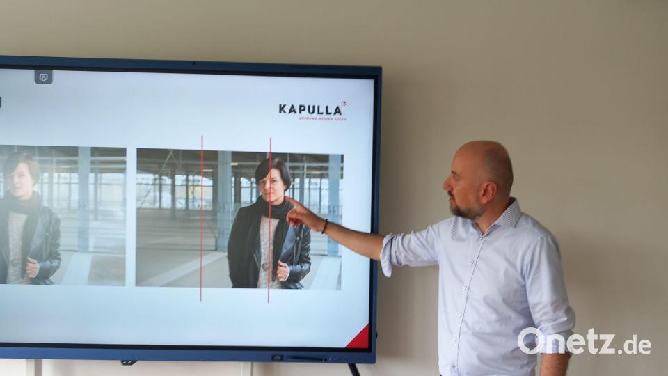 Medienproduzent Daniel Kapulla wies die jungen Schülerinnen und Schüler an der Berufsschule im Rahmen des BVJ- Projekts in die Geheimnisse des richtigen Fotografierens und Filmens ein. Bild: bba