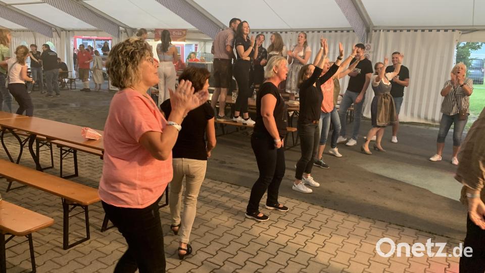 Gute Stimmung auch auf der Tanzfläche. Bild: adj